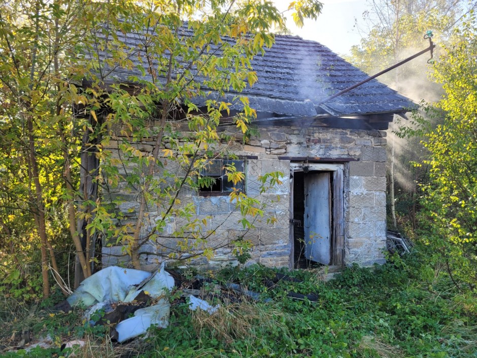 Pożar budynku gospodarczego. Prawdopodobnie podpalenie