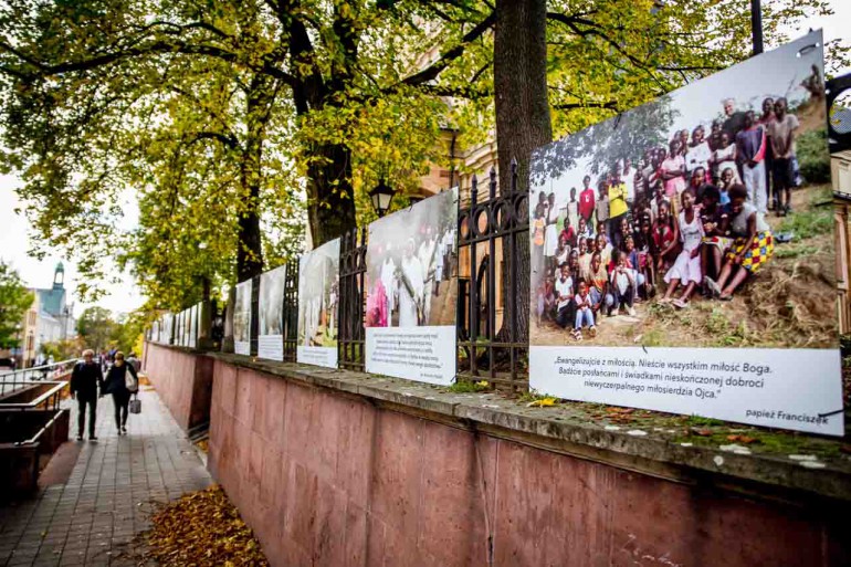 Jak wygląda praca misjonarzy? Wyjątkowa wystawa przy kieleckiej katedrze