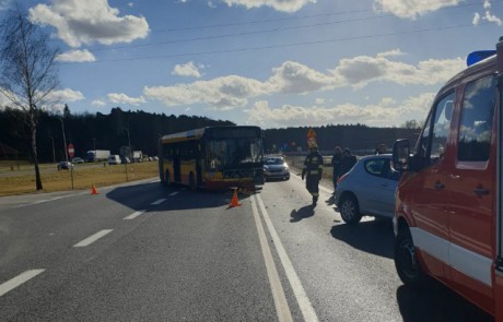 Kolizja z udziałem autobusu w Ćmińsku