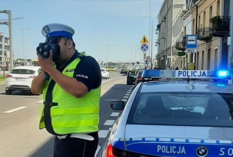 Pędził ponad 120 km/h ulicą Żelazną. Piraci drogowi na celowniku