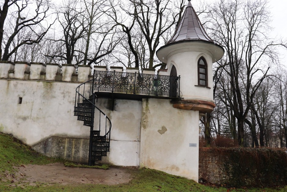 "Plotkarka" w końcu doczekała się schodów