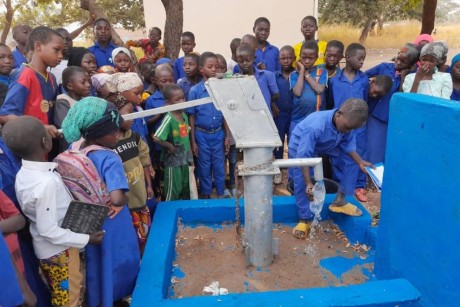 [FOTO] Nowa studnia w Timberii – dar wody i nadziei od Diecezji Kieleckiej