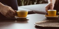 Dlaczego randki przy kawie są bardziej relaksujące i romantyczne niż kolacja przy świecach?