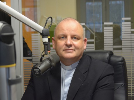 Ksiądz Krzysztof Banasik, wicedyrektor Caritas Diecezji Kieleckiej: Niesiemy pomoc na święta