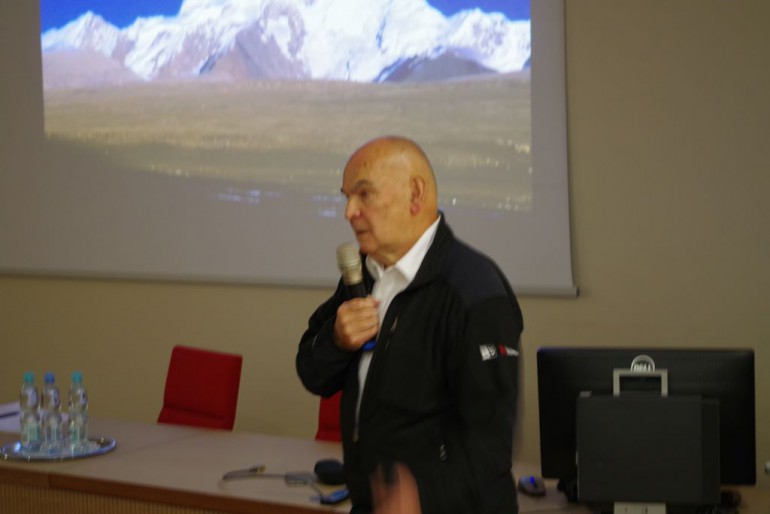 [FOTO] Zdobył Broad Peak, w bibliotece UJK opowiadał o swych wyprawach