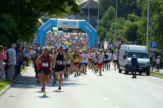 Blisko tysiąc osób ukończyło upalny półmaraton
