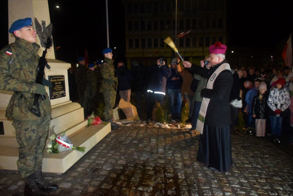 Biskup Jan Piotrowski poświęcił pomnik upamiętniający powstańców styczniowych
