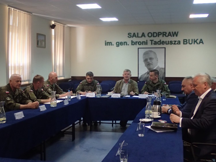 Senacka Komisja Obrony Narodowej obradowała na kieleckiej Bukówce