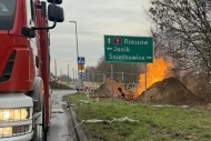 Pożar gazociągu w Kunowie. Jedna osoba poszkodowana
