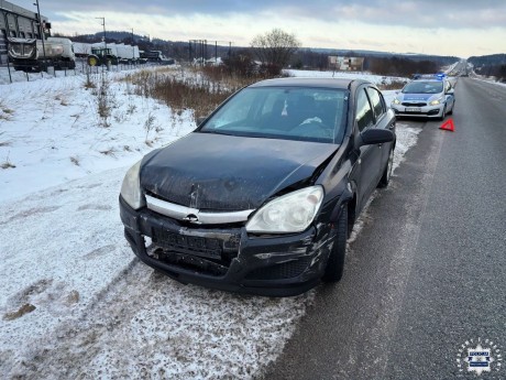 Kompletnie pijana kierująca bez uprawnień. Spowodowała dwie kolizje