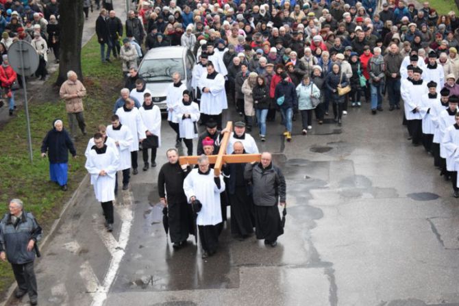 Droga Krzyżowa ulicami Kielc i Masłowa