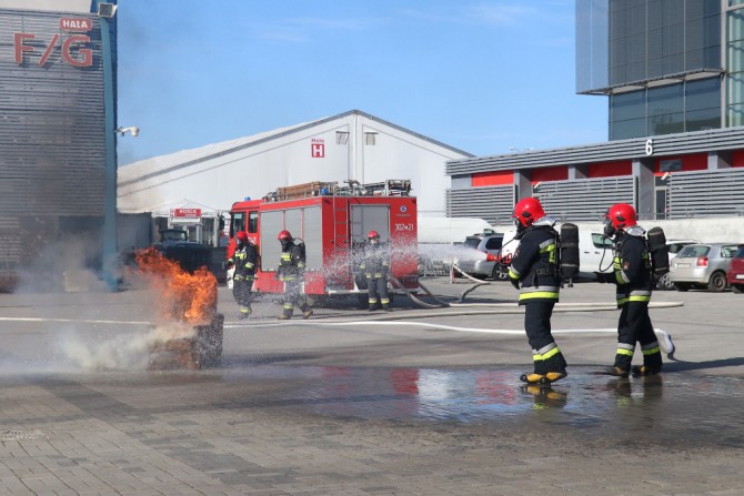 Strażacki pokaz w kieleckich Targach