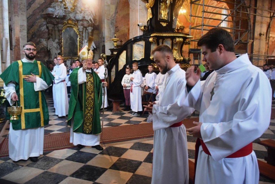 Biskup Andrzej Kaleta do ministrantów: Zachowajcie dobre i szlachetne serca