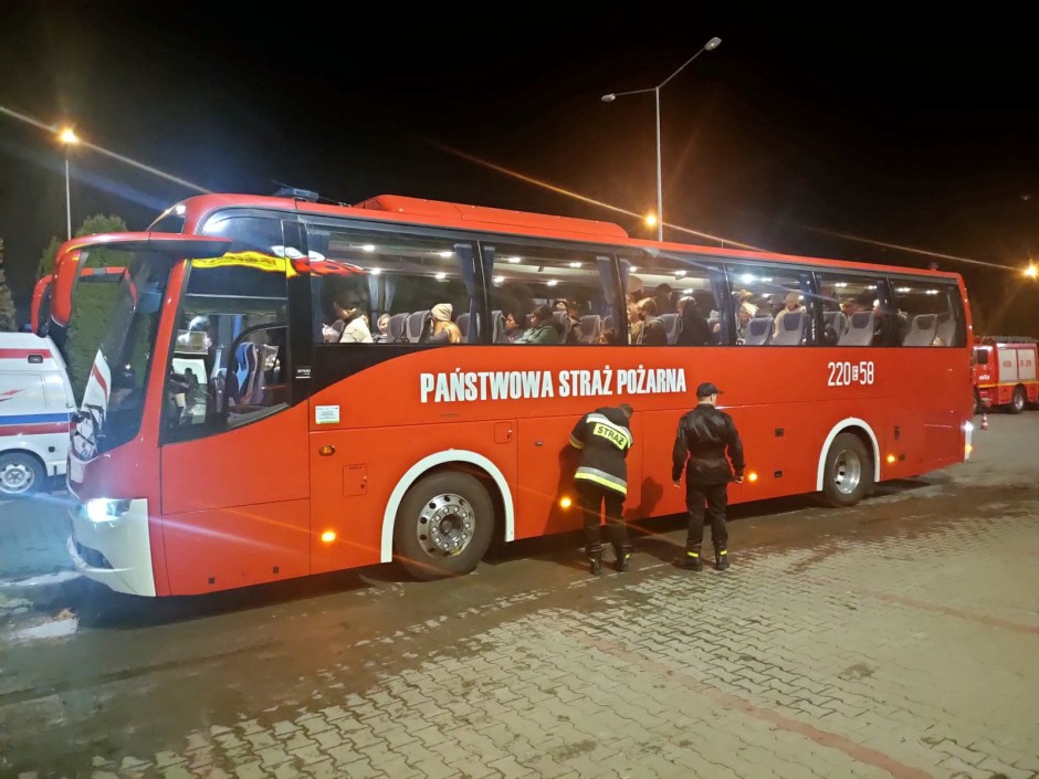 Strażacy organizują transport uchodźcom z Ukrainy