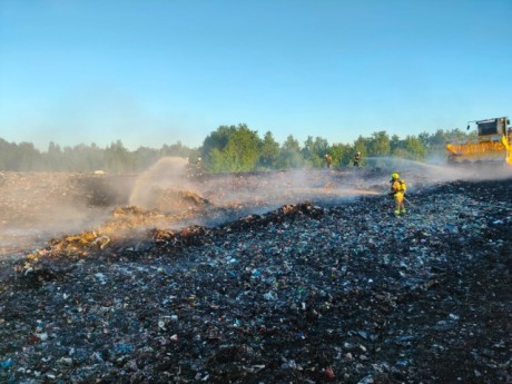 Pożar wysypiska śmieci w powiecie staszowskim
