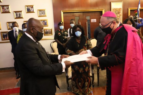 Arcybiskup Henryk Jagodziński wręczył listy uwierzytelniające prezydentowi Ghany