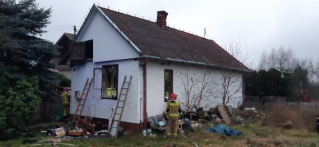 Pożar w Rogowie. Płonął drewniany dom