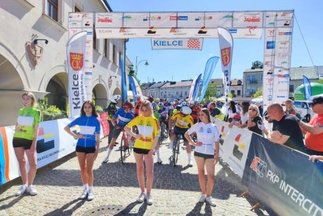 Kolarze wyruszyli z kieleckiego Rynku!