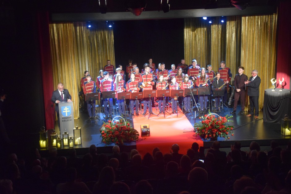 Olimpijczyk i dyrygent nagrodzeni. Poznaliśmy zasłużonych dla powiatu kieleckiego