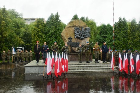 Pod pomnikiem harcerzy poległych za Ojczyznę oddali cześć powstańcom