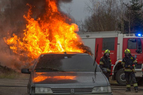 Strażacy alarmują – dużo interwencji związanych z pożarami pojazdów