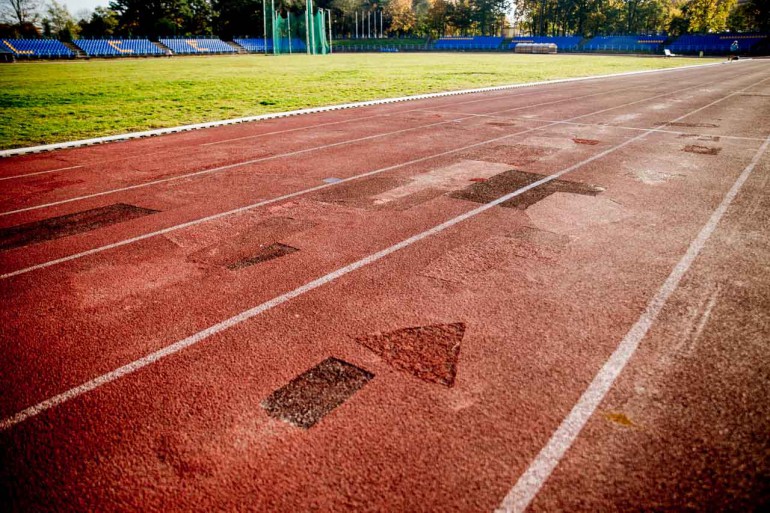 Bieżnia w rozsypce, stadion bez atestu. W walce o nowy tartan pomaga dwukrotny mistrz olimpijski