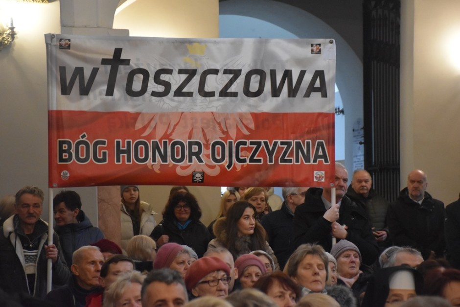 [W OBRONIE KRZYŻA I WARTOŚCI] Stanęli w obronie krzyża. Rocznicowe uroczystości we Włoszczowie