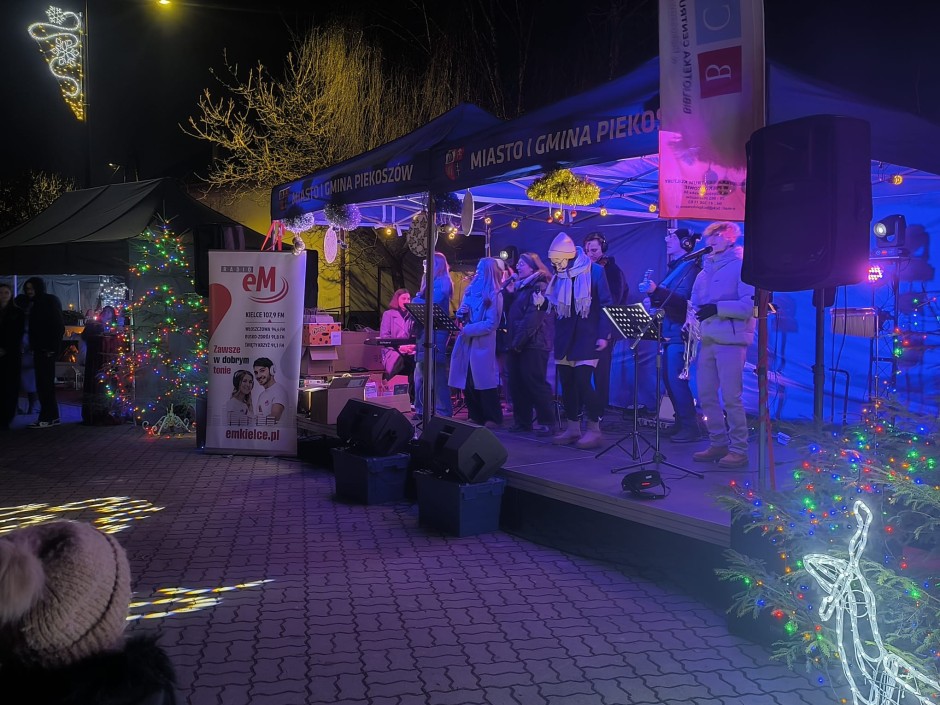 [FOTO] Tłumy na jarmarku w Piekoszowie