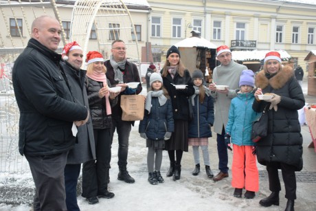 Na jarmarku na Rynku można poczęstować się świętokrzyską zalewajką i bigosem