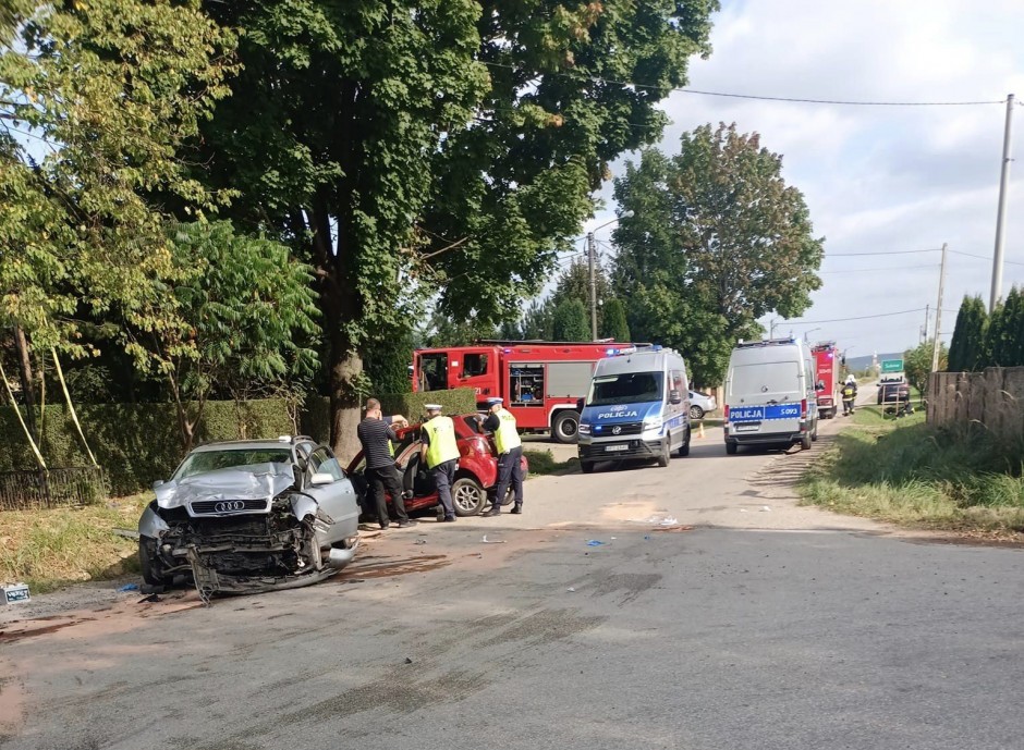 [AKTUALIZACJA] Zderzenie na skrzyżowaniu. Mężczyzna nie żyje