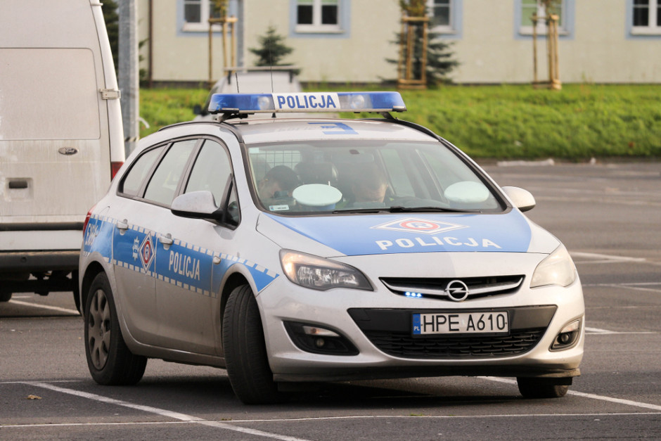 Gwałtowne hamowanie w autobusie. Dwulatek na badaniach w szpitalu