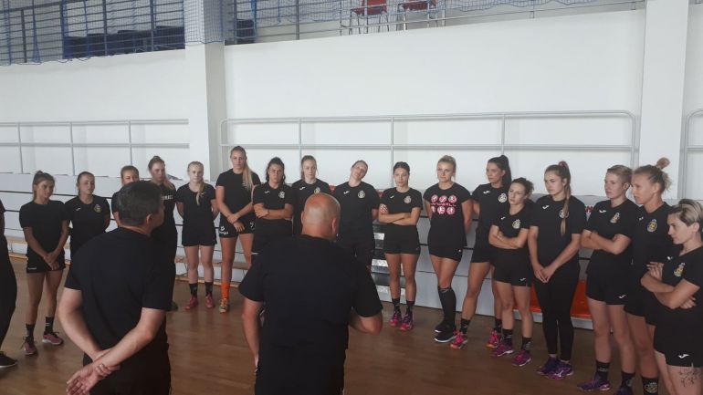Korona Handball rozpoczęła przygotowania. „Dziewczyny teraz mają czas, aby walczyć o miejsce na parkiecie”