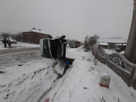 Wypadek w Kamiennej Woli. Przewrócił się bus