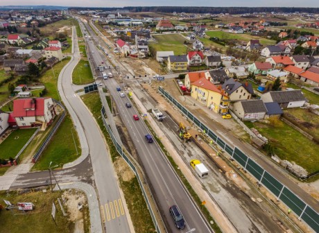 Trwa budowa obwodnicy Morawicy. Mieszkańcy pobliskich bloków już po rozmowach z dyrektorami