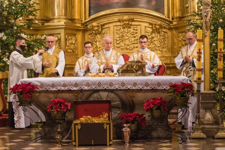 Biskup Marian Florczyk: Trzej Królowie zamanifestowali pokorę, szacunek i miłość do dziecka