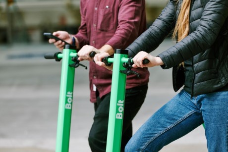 Radna apeluje o miejsca parkingowe dla hulajnóg w Kielcach