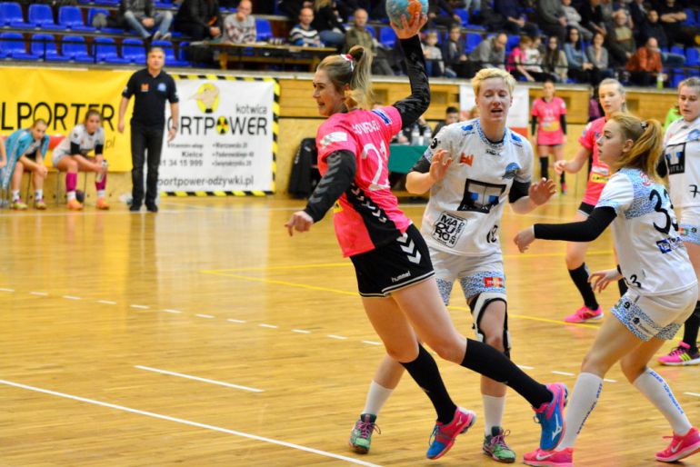 Korona Handball nadrabia zaległości