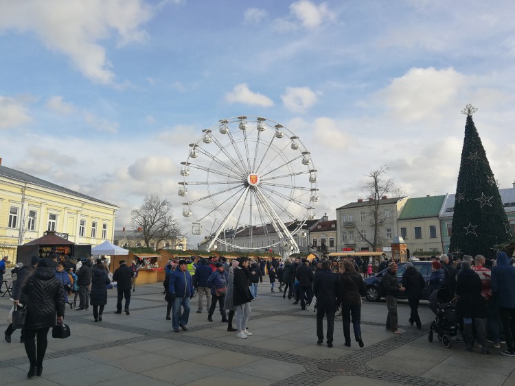 [FOTO] Na rynku zabawa na całego. Zaczął się Jarmark Bożonarodzeniowy