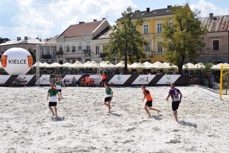 W sobotę Charytatywny Mecz Gwiazd w siatkówkę plażową. Zagrają między innymi Bogdan Wenta, Paweł Zagumny i wiceminister Piotr Wawrzyk