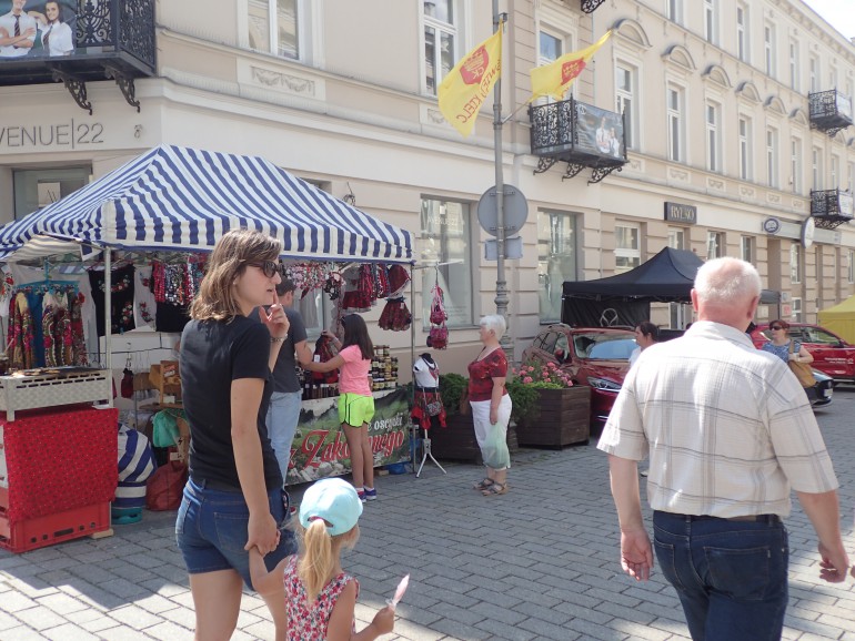 Trwa Święto Kielc. Sprzedawcy sklepów przy głównym deptaku narzekają na brak klientów.