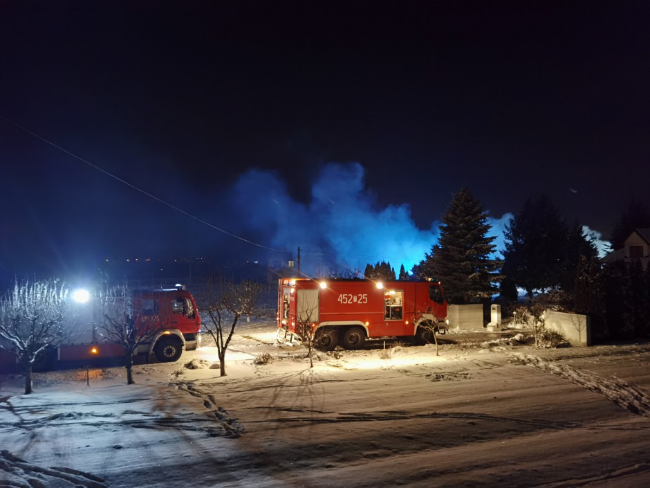 Pożar w powiecie ostrowieckim. 20 strażaków walczyło z ogniem