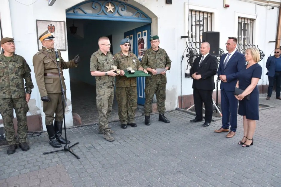 Kadrówka przemierza nasz region. Wieczorem uczestnicy wybiorą komendanta