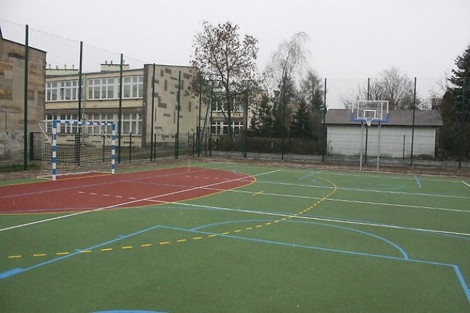 Powstają kolejne boiska przy szkołach