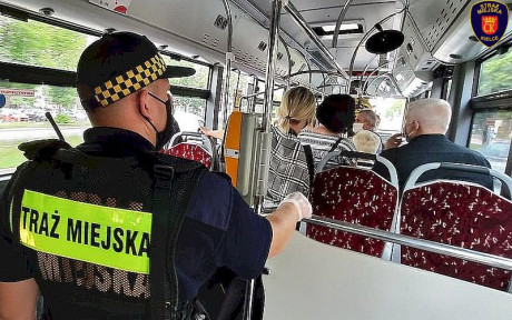 W autobusie bez maseczki?  To 500 złotych mandatu!