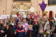 Poświęcenie palm w parafii na Białogonie z licznym udziałem dzieci