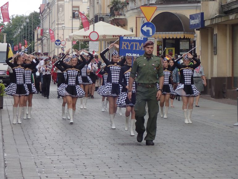 Harcerze przeszli w korowodzie i dostali klucze do miasta