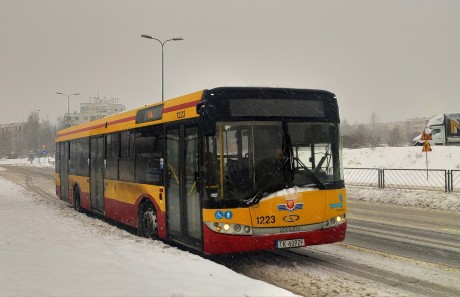 Opóźnienia i czasowo skrócone trasy. Powodem gołoledź