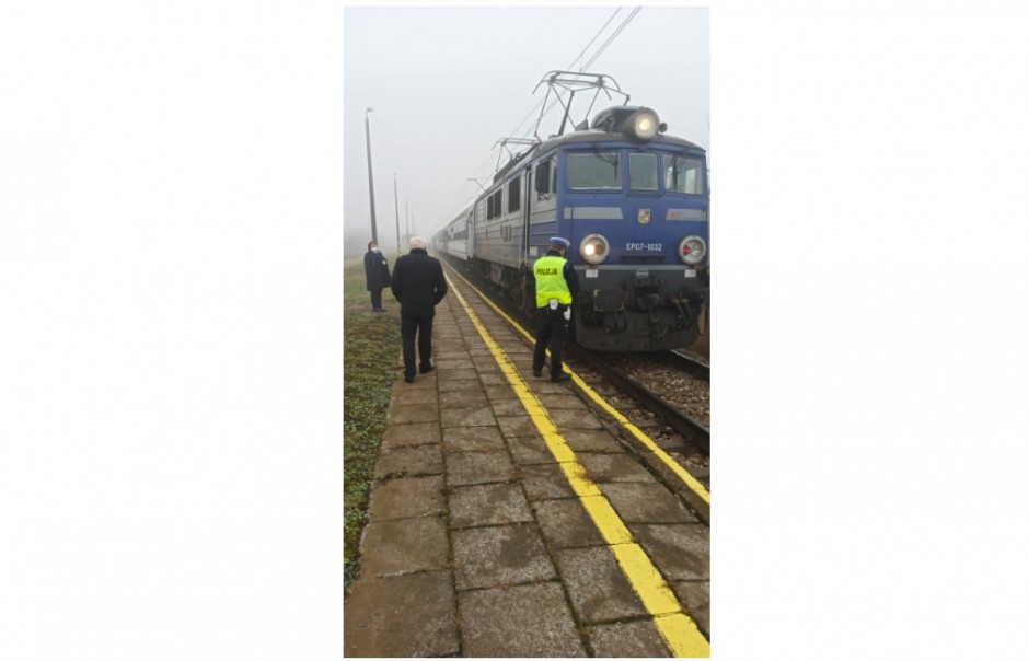 Nietrzeźwe kobiety na torach w Piekoszowie. Jedna z nich trafiła do szpitala