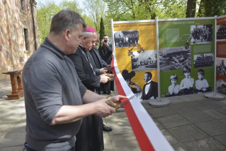 [FOTO] Poznaj „Polish Madmana”. Wystawa przed katedrą otwarta