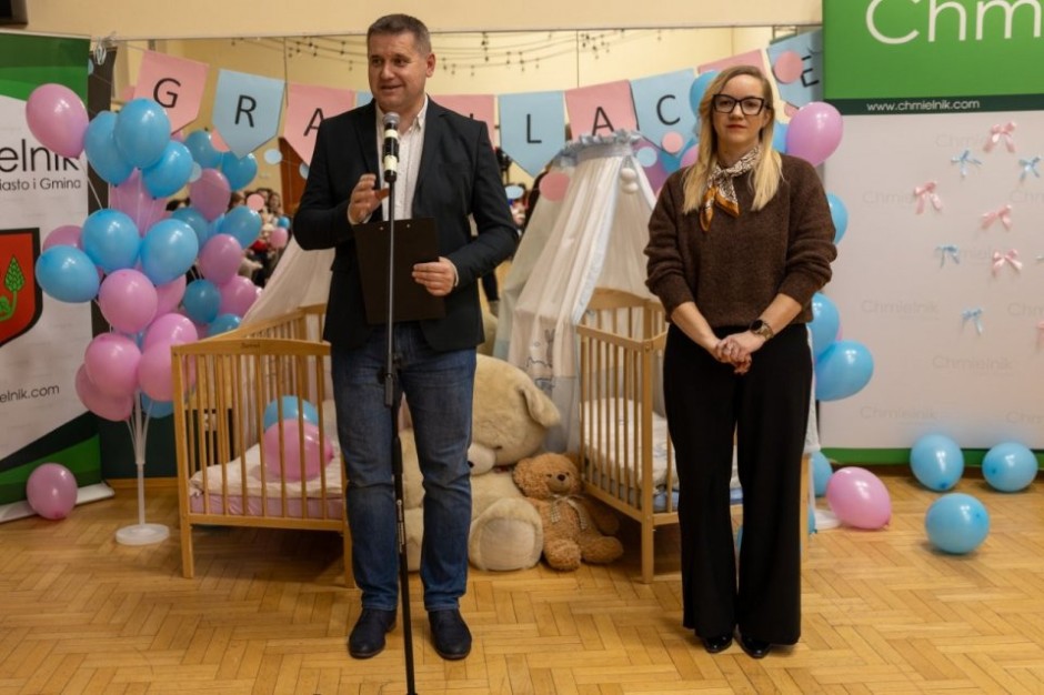 Powitali nowych mieszkańców gminy Chmielnik